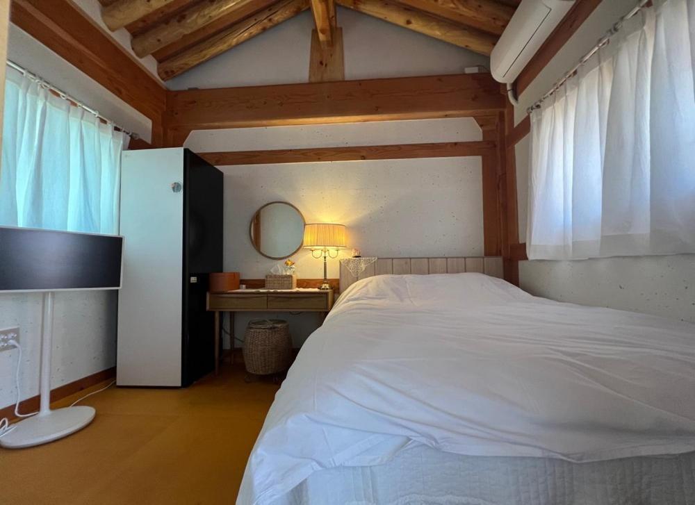 Gyeongju Hwangridan Casa De Hotel Room photo